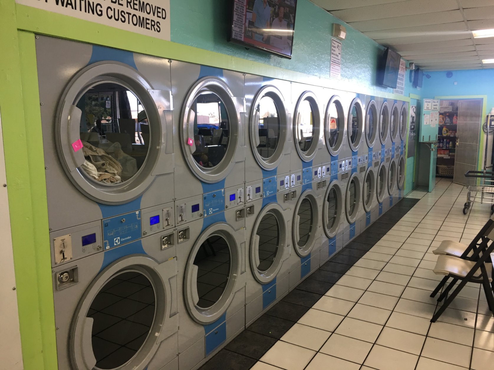 24-Hour Laundromat: Worth The Price Tag?
